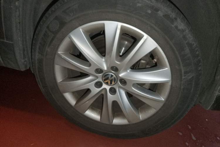 Used Volkswagen Tiguan 2010 2.0 TSI Automatic All-Wheel Drive Flagship Edition Right Front Wheel Hub