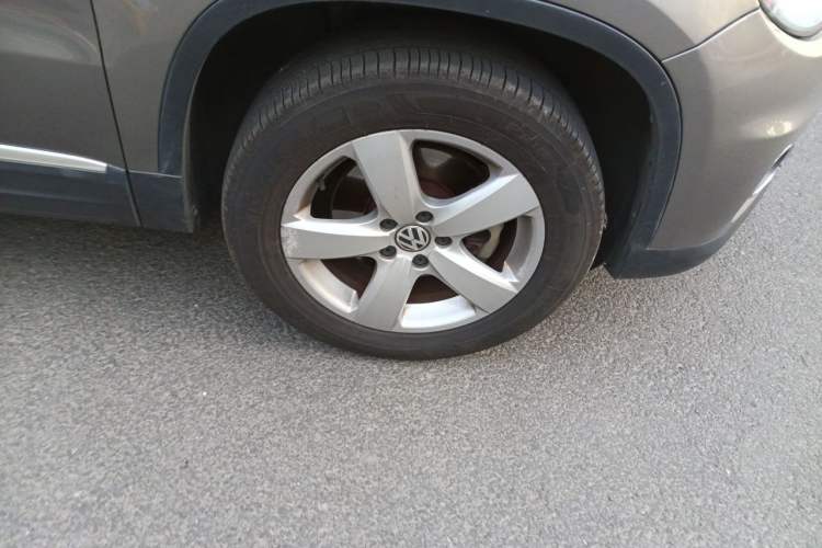 Used Volkswagen Tiguan 2010 2.0 TSI Automatic All-Wheel-Drive Elite Edition Right Front Wheel Hub