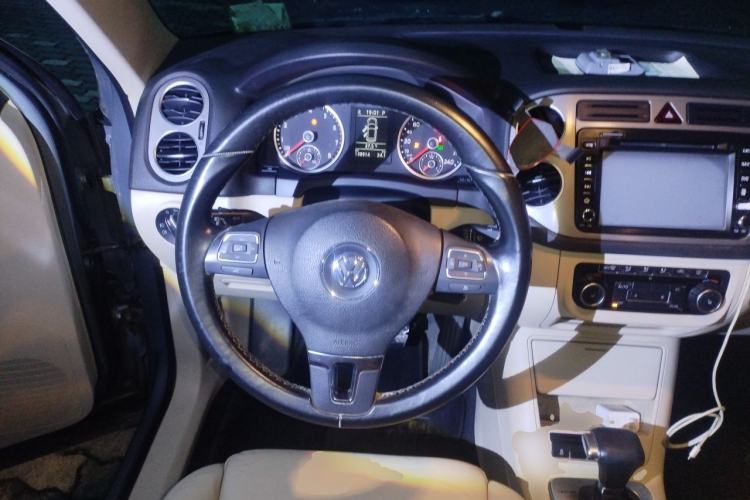 Used Volkswagen Tiguan 2010 1.8TSI Automatic All-Wheel-Drive Elite Edition Steering Wheel