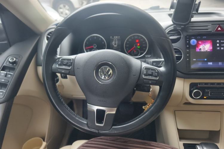 Used Volkswagen Tiguan 2010 2.0 TSI Automatic All-Wheel-Drive Elite Edition Steering Wheel