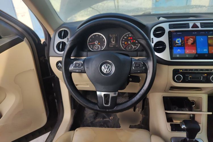 Used Volkswagen Tiguan 2010 2.0 TSI Automatic All-Wheel-Drive Elite Edition Steering Wheel