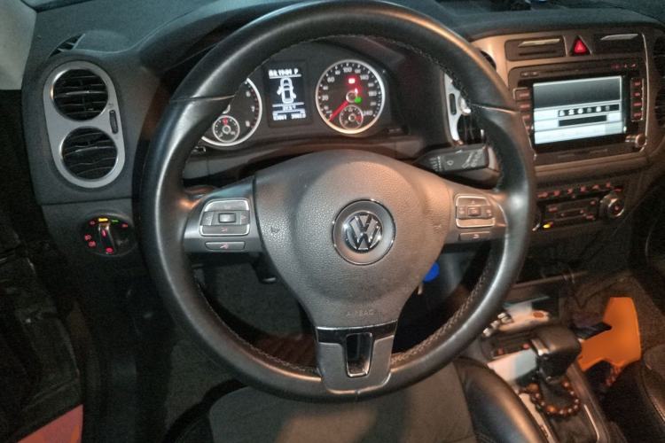 Used Volkswagen Tiguan 2010 2.0 TSI Automatic All-Wheel Drive Flagship Edition Steering Wheel