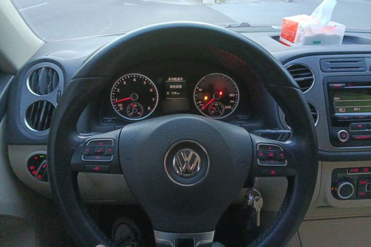 Used Volkswagen Tiguan 2010 2.0 TSI Automatic All-Wheel-Drive Elite Edition Steering Wheel