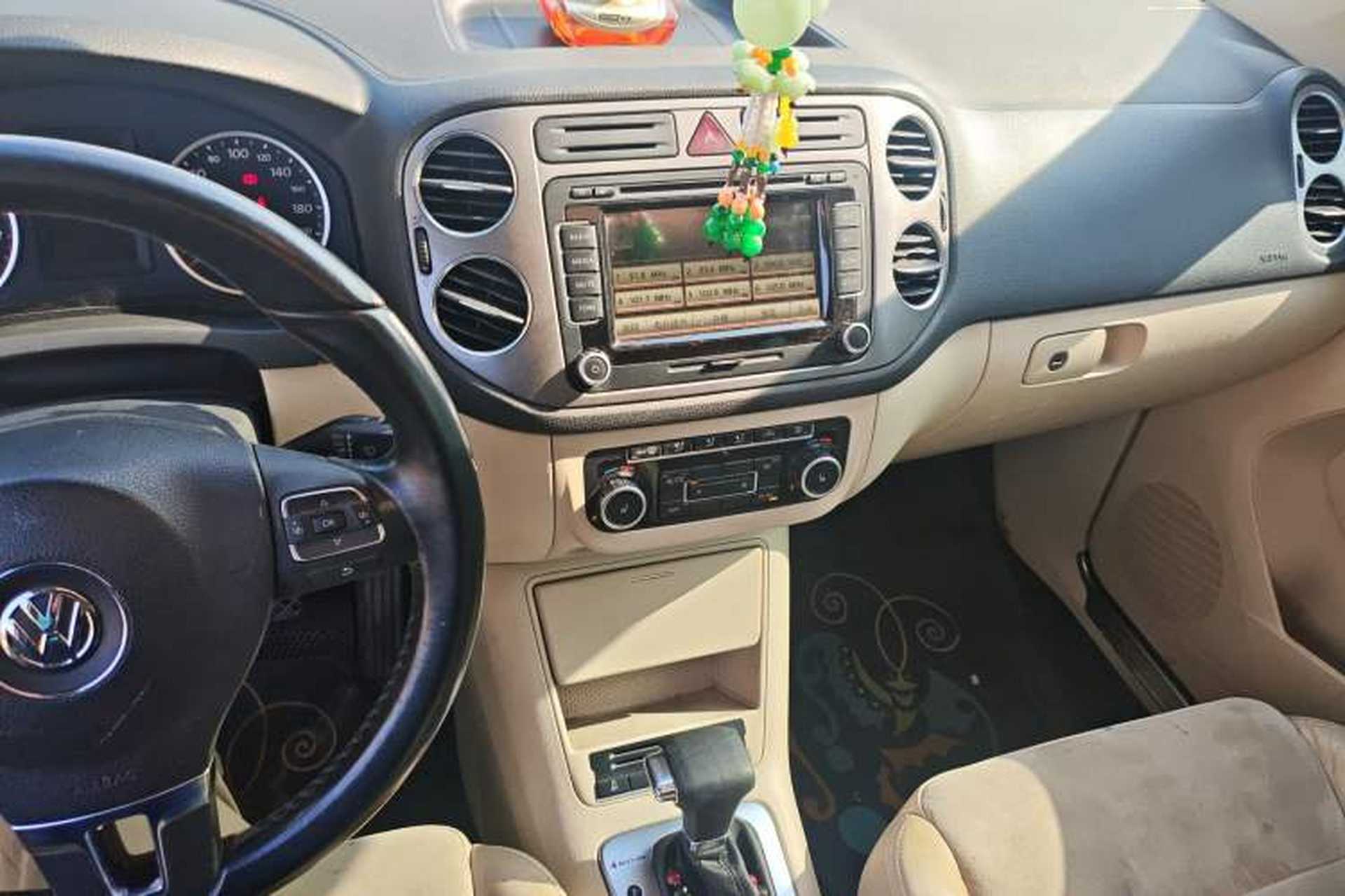 Used Volkswagen Tiguan 2010 2.0 TSI Automatic All-Wheel Drive Flagship Edition Audio And AC Panel