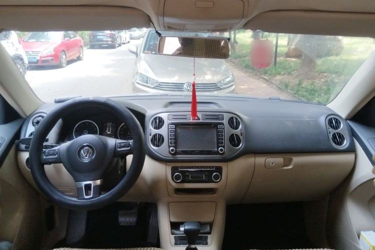 Used Volkswagen Tiguan 2010 1.8 TSI Automatic Two-Wheel Drive Trend Edition Center Console