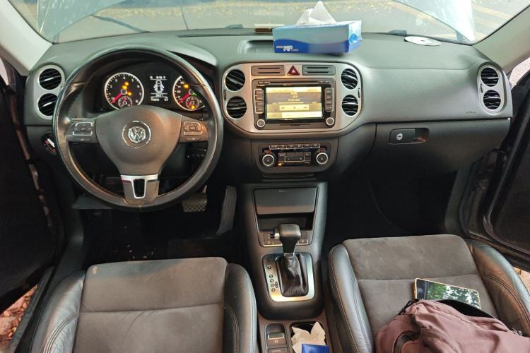 Used Volkswagen Tiguan 2010 2.0 TSI Automatic All-Wheel Drive Flagship Edition Center Console