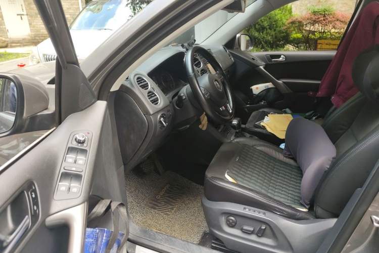 Used Volkswagen Tiguan 2010 2.0 TSI Automatic All-Wheel Drive Flagship Navigation Edition Driver Seat