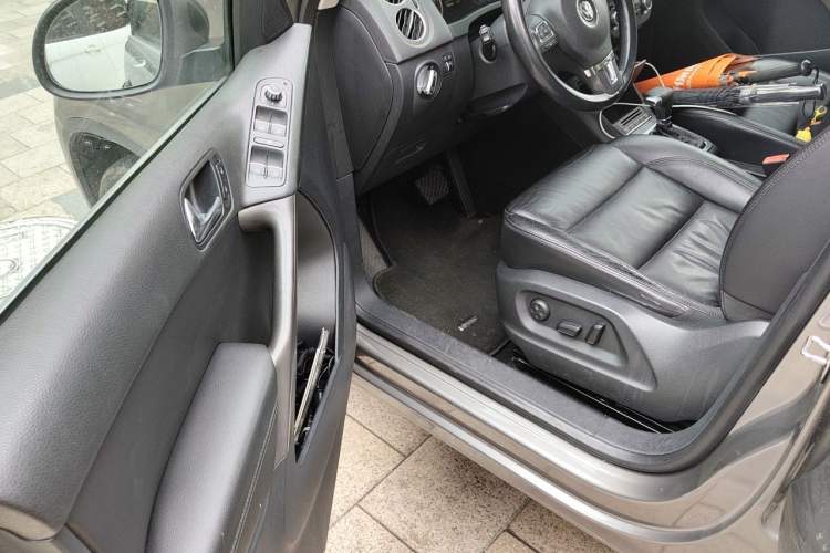 Used Volkswagen Tiguan 2010 2.0 TSI Automatic All-Wheel-Drive Elite Edition Driver Seat