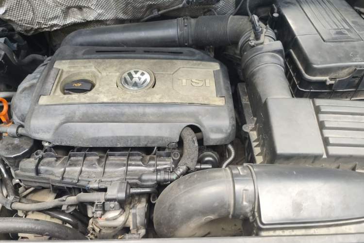 Used Volkswagen Tiguan 2010 2.0 TSI Automatic All-Wheel Drive Flagship Navigation Edition Engine Bay