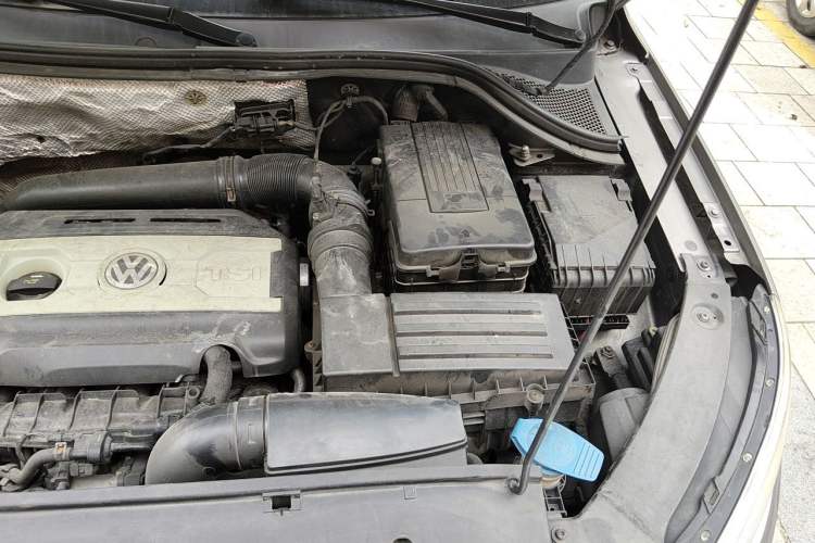 Used Volkswagen Tiguan 2010 2.0 TSI Automatic All-Wheel-Drive Elite Edition Engine Bay Left