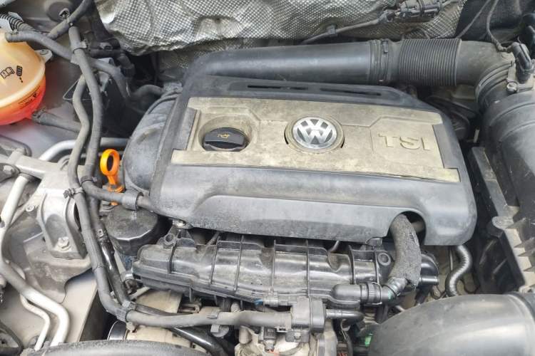 Used Volkswagen Tiguan 2010 2.0 TSI Automatic All-Wheel Drive Flagship Navigation Edition Engine Bay Right
