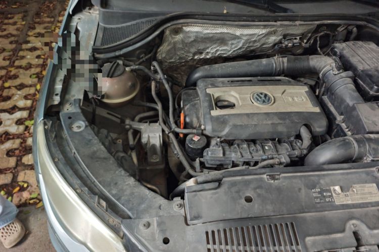 Used Volkswagen Tiguan 2010 2.0 TSI Automatic All-Wheel Drive Flagship Edition Engine Bay Right