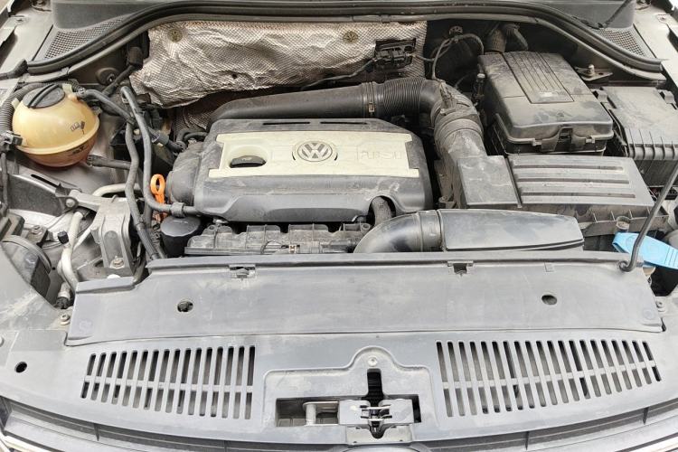 Used Volkswagen Tiguan 2010 2.0 TSI Automatic All-Wheel-Drive Elite Edition Engine Bay