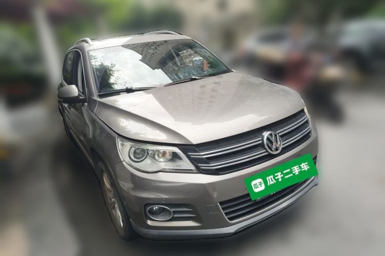 Used Volkswagen Tiguan 2010 2.0 TSI Automatic All-Wheel Drive Flagship Navigation Edition Front Right 45 Deg