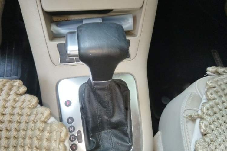 Used Volkswagen Tiguan 2010 1.8 TSI Automatic Two-Wheel Drive Trend Edition Gear Lever