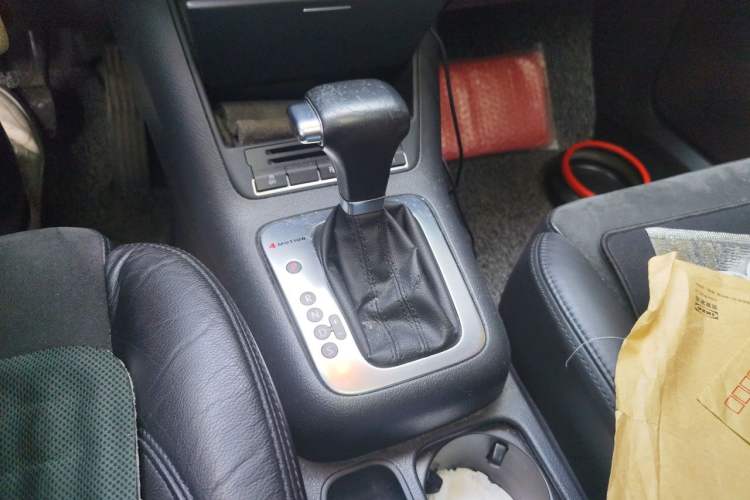 Used Volkswagen Tiguan 2010 2.0 TSI Automatic All-Wheel Drive Flagship Navigation Edition Gear Lever