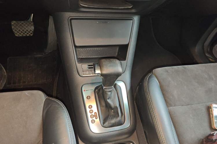 Used Volkswagen Tiguan 2010 2.0 TSI Automatic All-Wheel Drive Flagship Edition Gear Lever