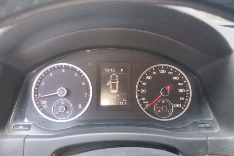 Used Volkswagen Tiguan 2010 1.8 TSI Automatic Two-Wheel Drive Trend Edition Instrument Cluster