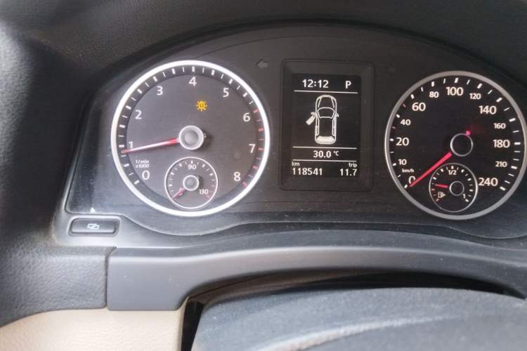 Used Volkswagen Tiguan 2010 1.8 TSI Automatic Two-Wheel Drive Trend Edition Odometer Close Up