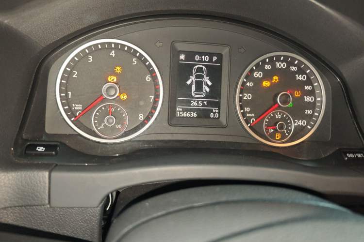 Used Volkswagen Tiguan 2010 2.0 TSI Automatic All-Wheel Drive Flagship Edition Odometer Close Up
