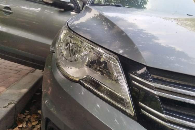 Used Volkswagen Tiguan 2010 1.8 TSI Automatic Two-Wheel Drive Trend Edition Right Front Headlight