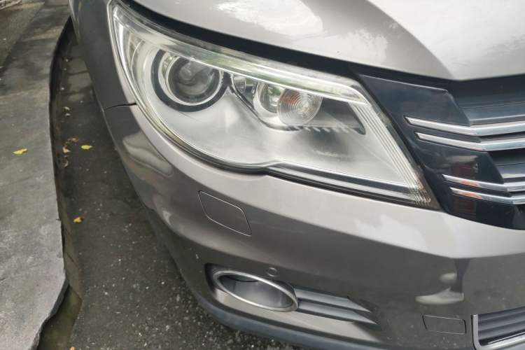 Used Volkswagen Tiguan 2010 2.0 TSI Automatic All-Wheel Drive Flagship Navigation Edition Right Front Headlight