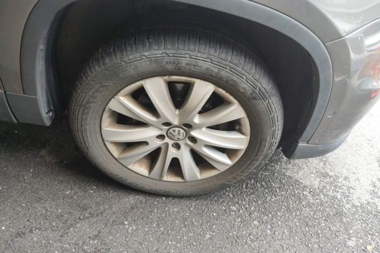 Used Volkswagen Tiguan 2010 2.0 TSI Automatic All-Wheel Drive Flagship Navigation Edition Right Front Wheel Hub