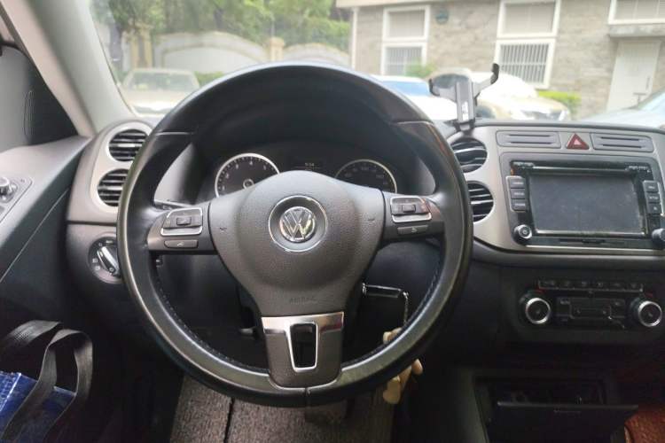 Used Volkswagen Tiguan 2010 2.0 TSI Automatic All-Wheel Drive Flagship Navigation Edition Steering Wheel