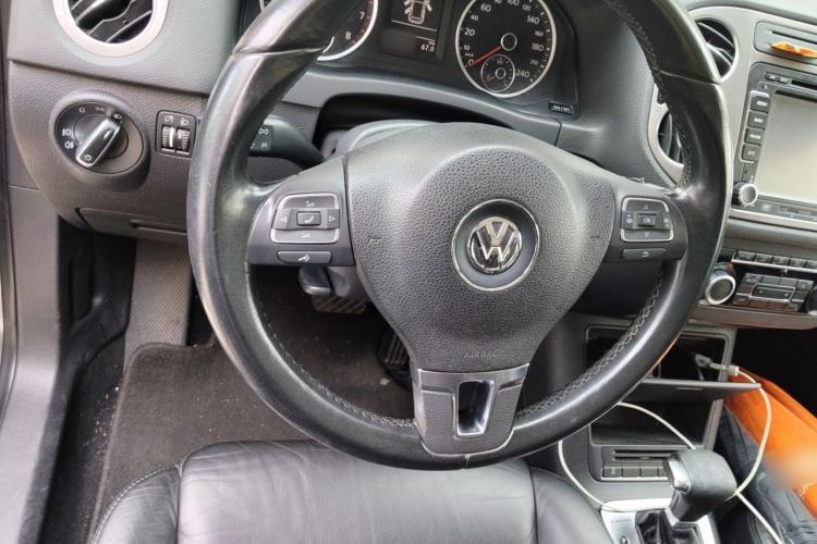 Used Volkswagen Tiguan 2010 2.0 TSI Automatic All-Wheel-Drive Elite Edition Steering Wheel
