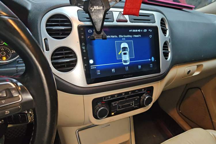Used Volkswagen Tiguan 2010 1.8TSI Automatic All-Wheel-Drive Elite Edition Audio And AC Panel