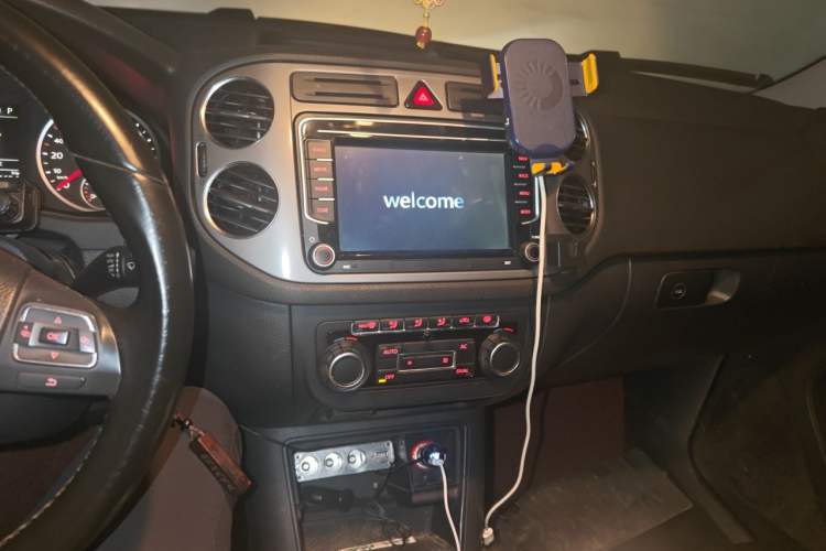 Used Volkswagen Tiguan 2010 2.0 TSI Automatic All-Wheel-Drive Elite Edition Audio And AC Panel