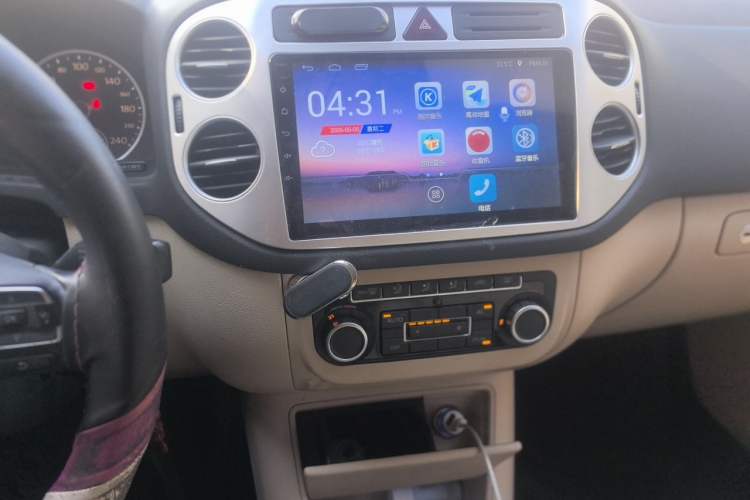 Used Volkswagen Tiguan 2010 1.8 TSI Automatic Two-Wheel Drive Trend Edition Audio And AC Panel