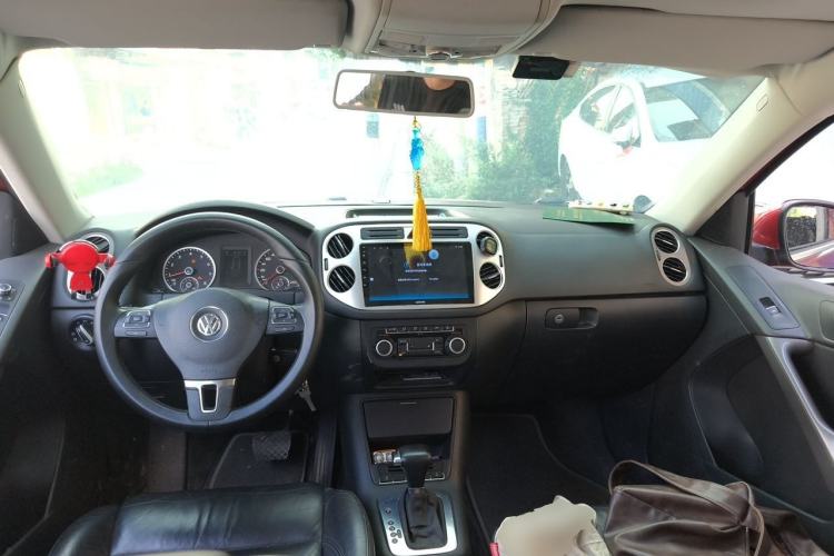 Used Volkswagen Tiguan 2010 1.8TSI Automatic All-Wheel-Drive Elite Edition Center Console
