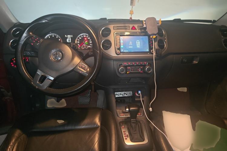 Used Volkswagen Tiguan 2010 2.0 TSI Automatic All-Wheel-Drive Elite Edition Center Console