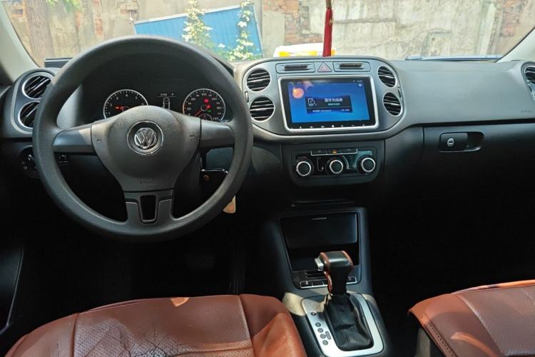 Used Volkswagen Tiguan 2010 1.8 TSI Automatic Two-Wheel Drive Urban Edition Center Console