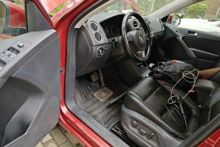 Used Volkswagen Tiguan 2010 2.0 TSI Automatic All-Wheel-Drive Elite Edition Driver Seat