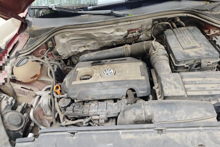 Used Volkswagen Tiguan 2010 2.0 TSI Automatic All-Wheel-Drive Elite Edition Engine Bay