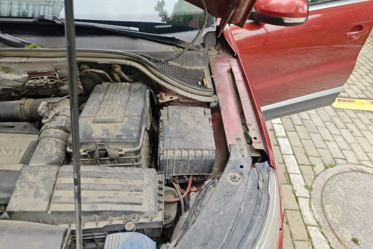 Used Volkswagen Tiguan 2010 2.0 TSI Automatic All-Wheel-Drive Elite Edition Engine Bay Left