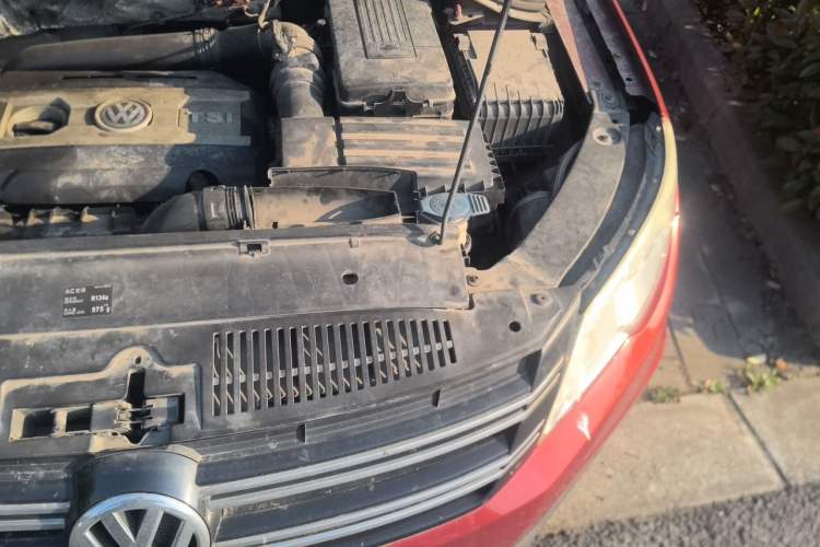 Used Volkswagen Tiguan 2010 1.8 TSI Automatic Two-Wheel Drive Trend Edition Engine Bay Left