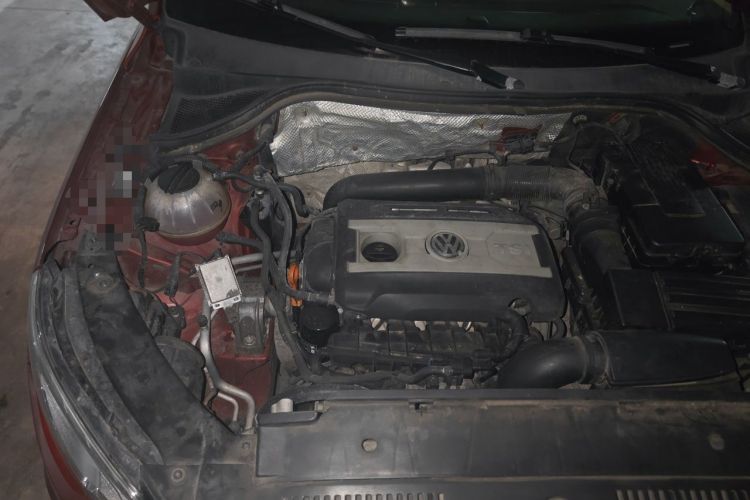 Used Volkswagen Tiguan 2010 2.0 TSI Automatic All-Wheel-Drive Elite Edition Engine Bay Right