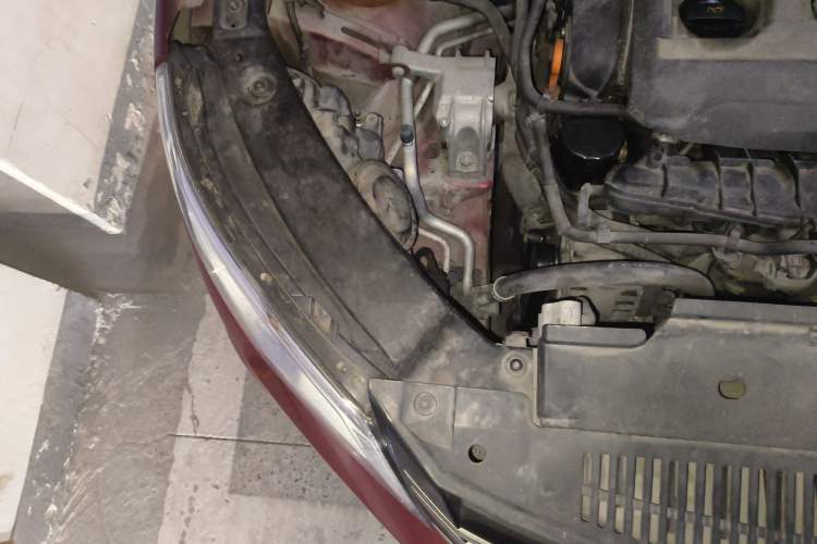 Used Volkswagen Tiguan 2010 2.0 TSI Automatic All-Wheel Drive Flagship Edition Engine Bay Right