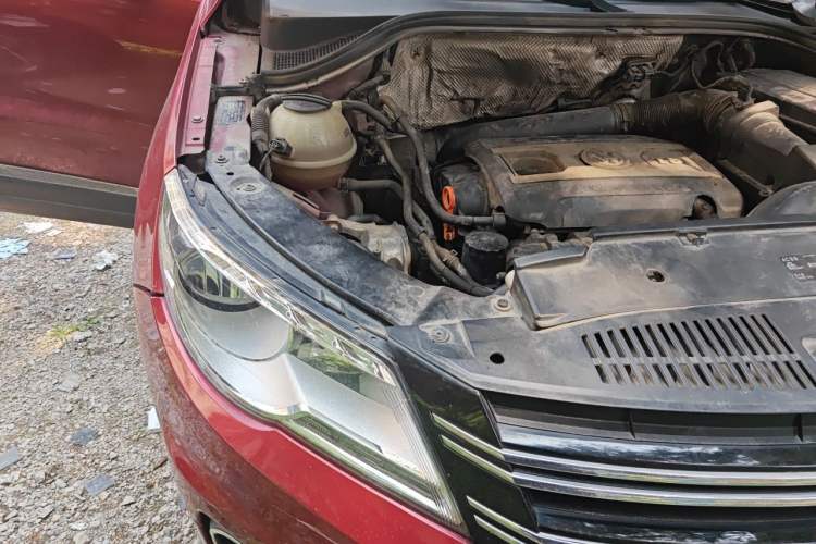 Used Volkswagen Tiguan 2010 1.8 TSI Automatic Two-Wheel Drive Urban Edition Engine Bay Right