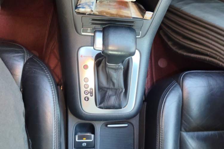 Used Volkswagen Tiguan 2010 1.8TSI Automatic All-Wheel-Drive Elite Edition Gear Lever