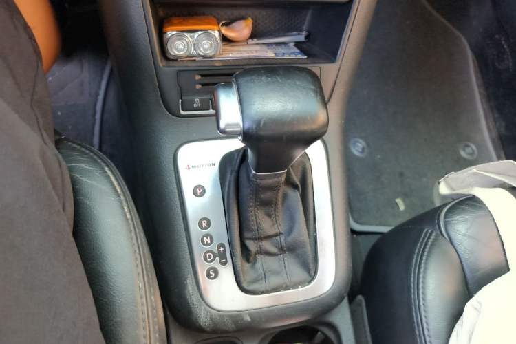 Used Volkswagen Tiguan 2010 1.8TSI Automatic All-Wheel-Drive Elite Edition Gear Lever
