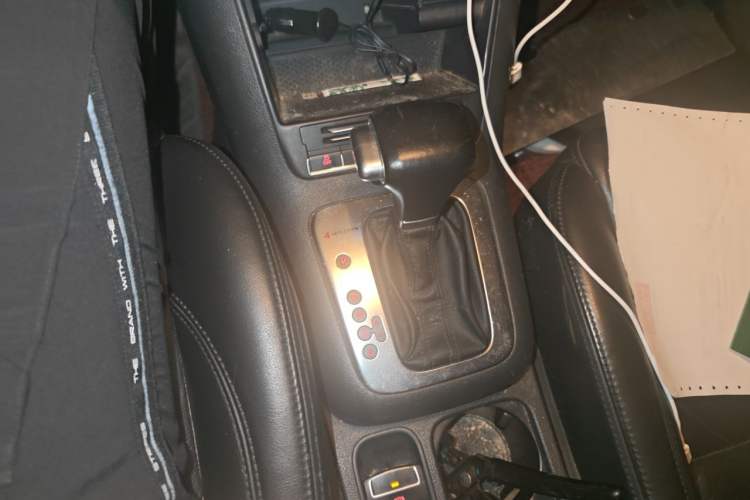 Used Volkswagen Tiguan 2010 2.0 TSI Automatic All-Wheel-Drive Elite Edition Gear Lever