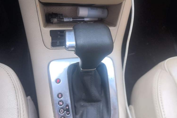 Used Volkswagen Tiguan 2010 1.8 TSI Automatic Two-Wheel Drive Trend Edition Gear Lever