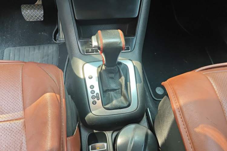 Used Volkswagen Tiguan 2010 1.8 TSI Automatic Two-Wheel Drive Urban Edition Gear Lever