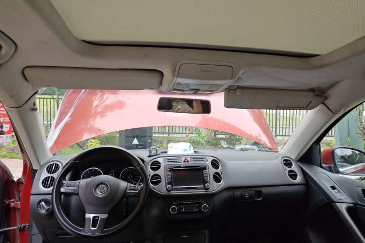 Used Volkswagen Tiguan 2010 2.0 TSI Automatic All-Wheel-Drive Elite Edition Headliner