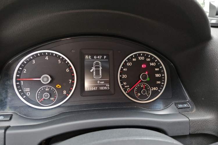 Used Volkswagen Tiguan 2010 2.0 TSI Automatic All-Wheel-Drive Elite Edition Instrument Cluster
