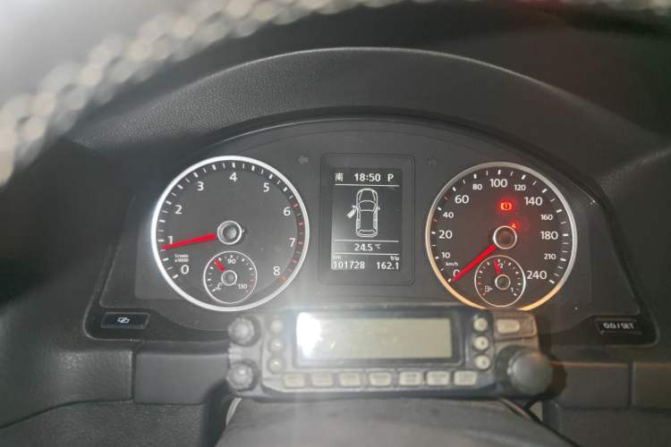 Used Volkswagen Tiguan 2010 2.0 TSI Automatic All-Wheel-Drive Elite Edition Instrument Cluster